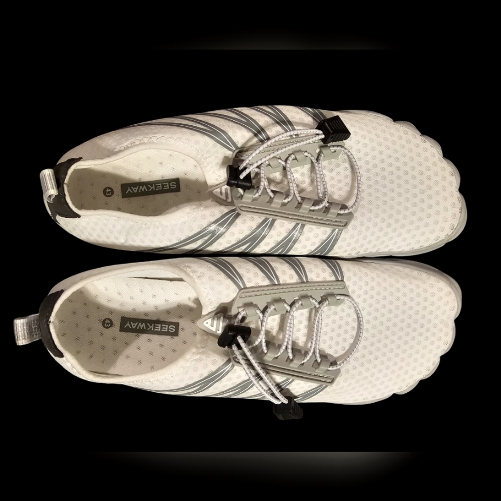 Seekway Water Shoes Size 43  Mens 10.5 Womens 11.5 **Like New**